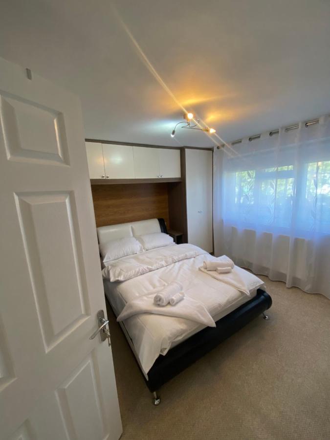 19 Shrewsbury Walk Apartment Айсълуърт Екстериор снимка