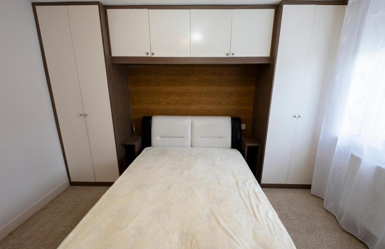 19 Shrewsbury Walk Apartment Айсълуърт Екстериор снимка